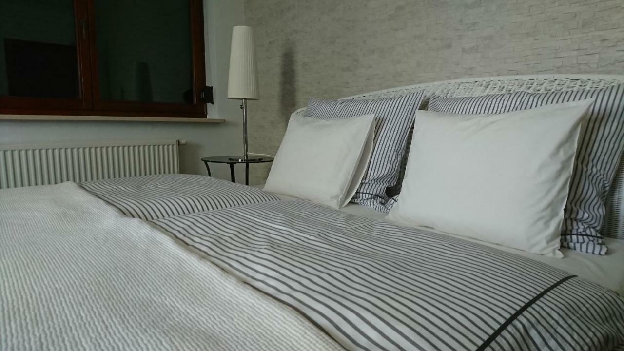 Quiet And Spacious With Garage Option Apartment *
