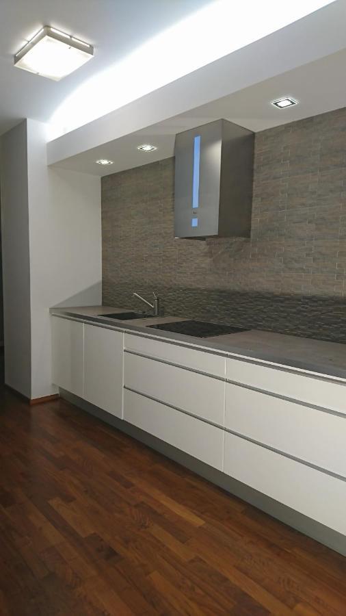 Quiet And Spacious With Garage Option Apartment