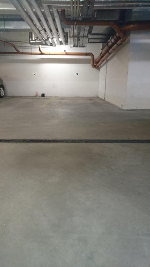 Quiet And Spacious With Garage Option Apartment *