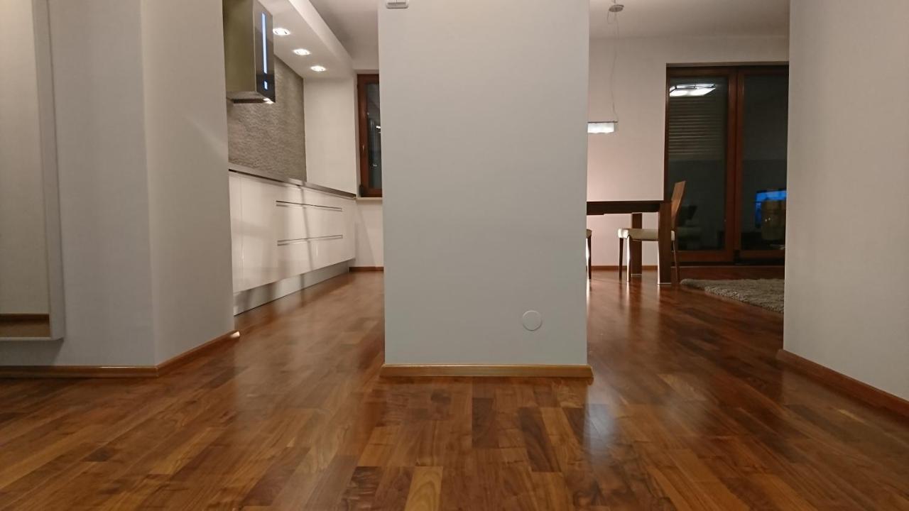 Quiet And Spacious With Garage Option Apartment