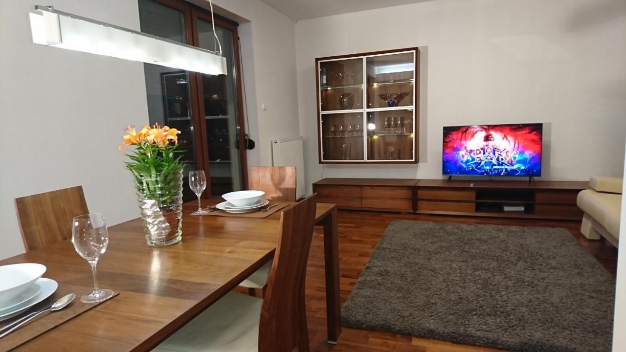 Quiet And Spacious With Garage Option * Krakow